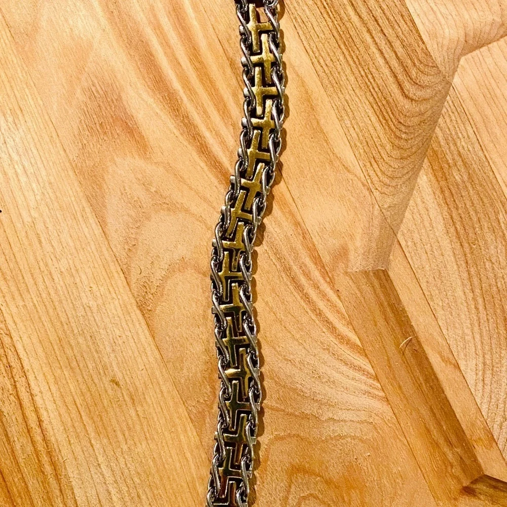 Host Pick✨ Men’s ~ Gold & Silver cross bracelet